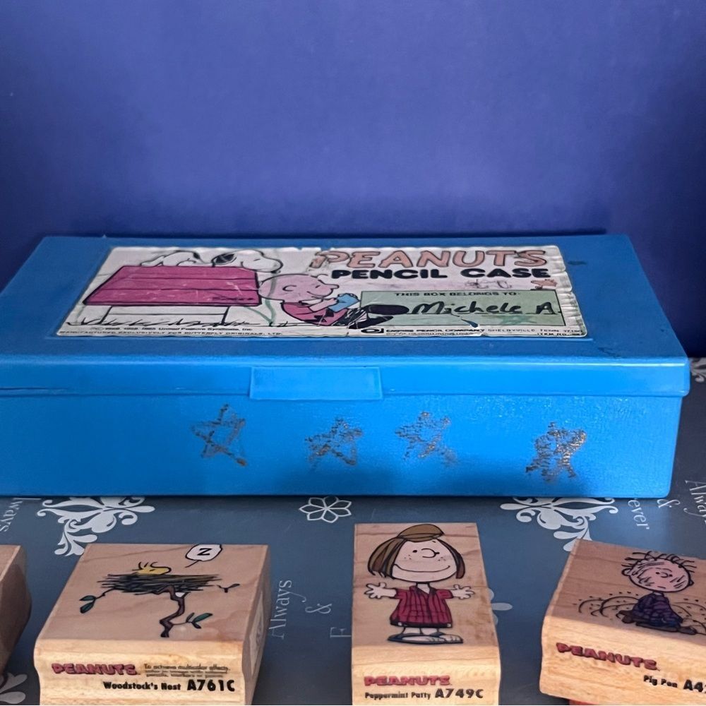 Peanuts Blue Pencil Box w/ 4 Peanuts Rubber Stamps vintage - Picture 7 of 8